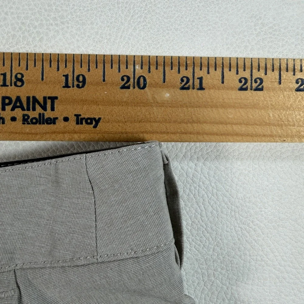 Vuori‎ Aim Shorts Mens 41 Gray Heather Performance Stretch Tech Chino V368